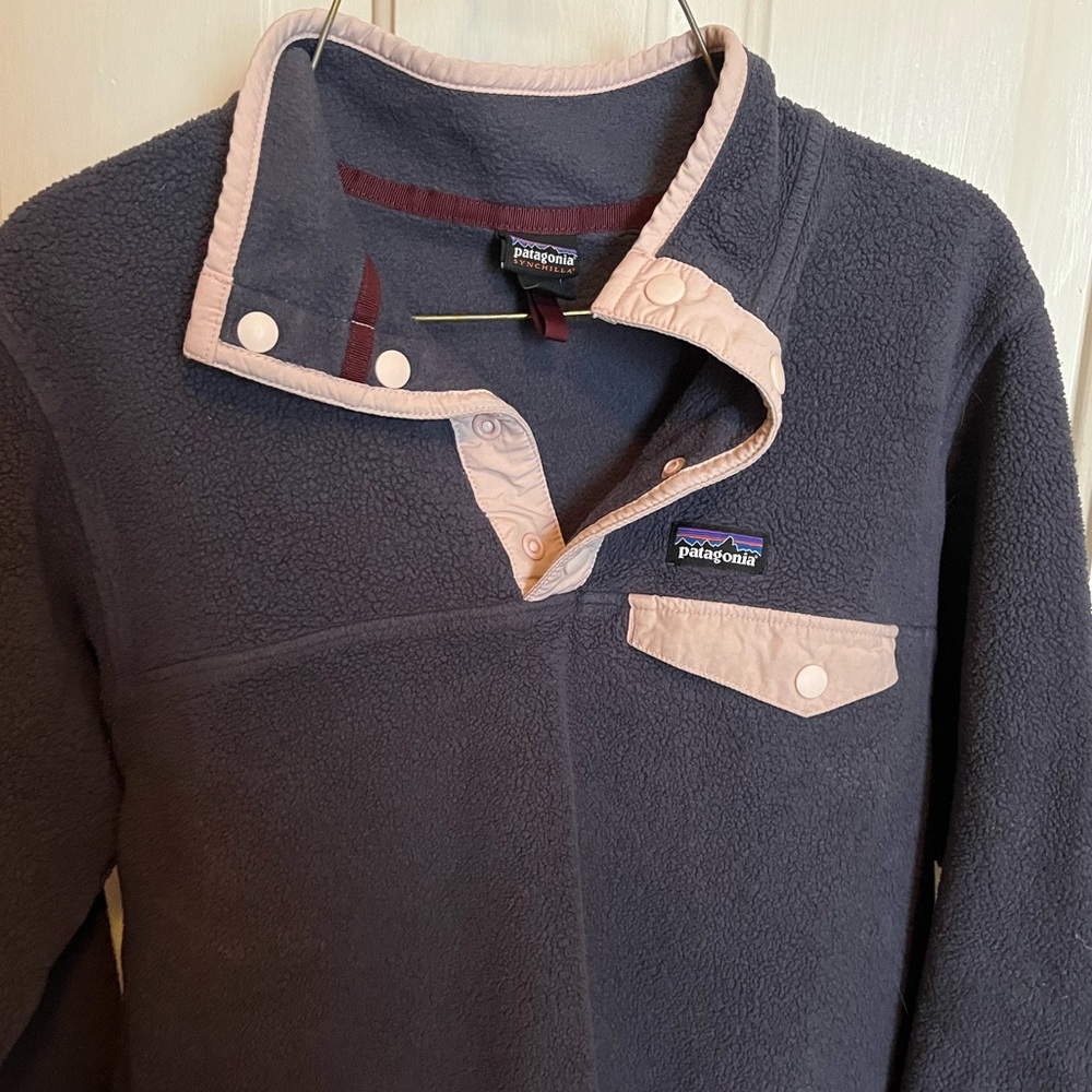 Patagonia Navy Blue and Pink Youth Pullover Fleece Size L (12)